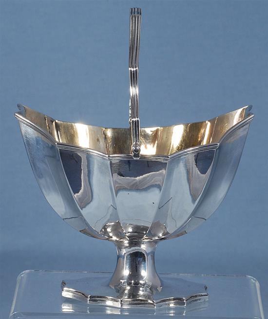 A George III silver oval bats wing sugar basket, by William Stroud, width 142mm, weight 6.9oz/215grms.